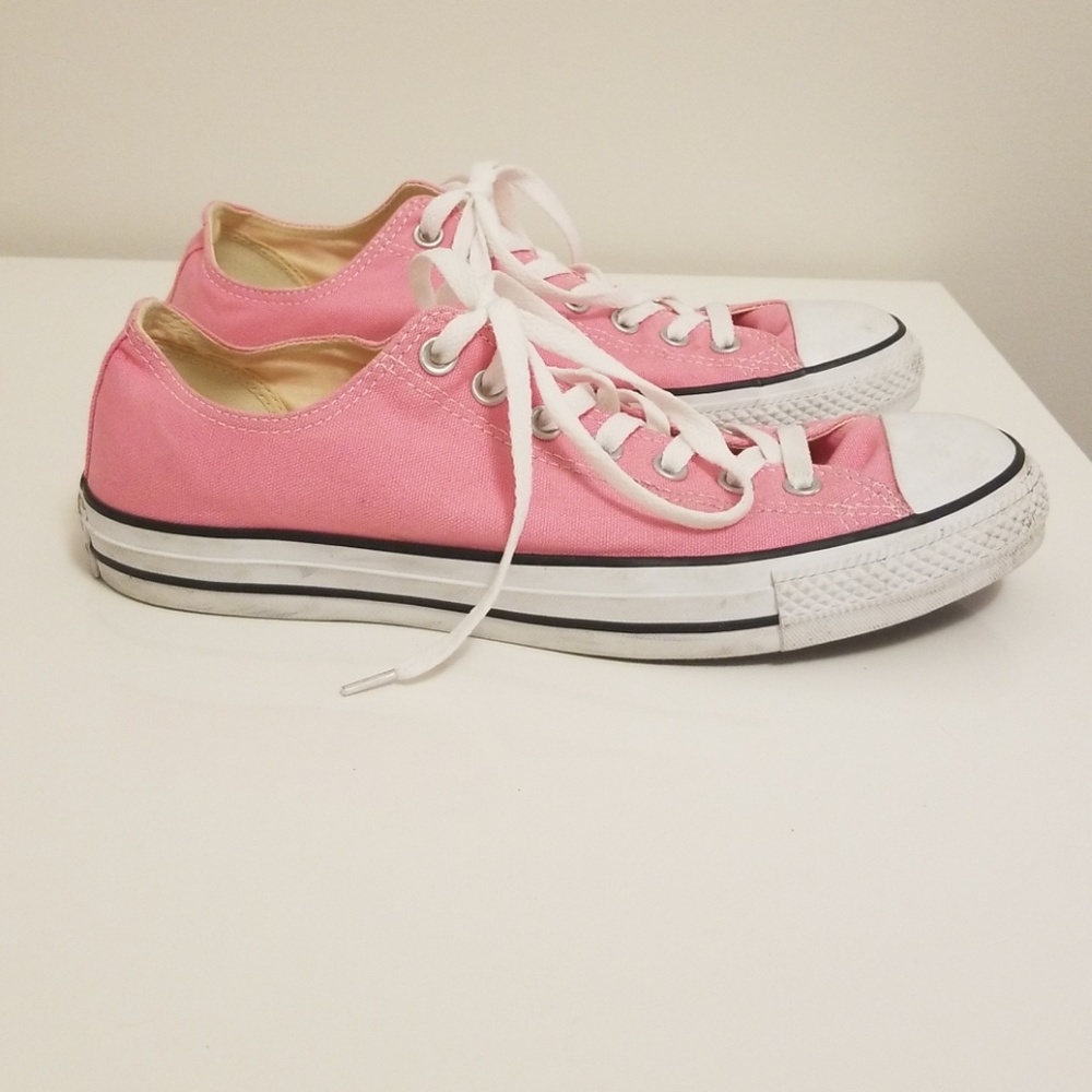 Converse pink Chuck Taylor's